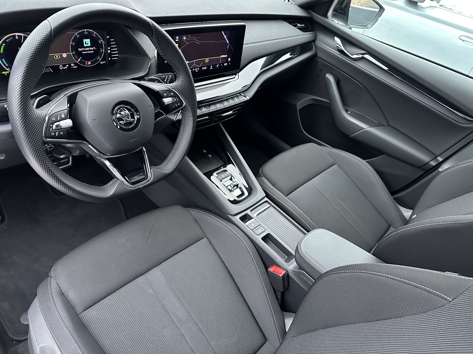 Fahrzeugabbildung SKODA Octavia Combi iV DSG Sportline NAV+LED+PANO+VC