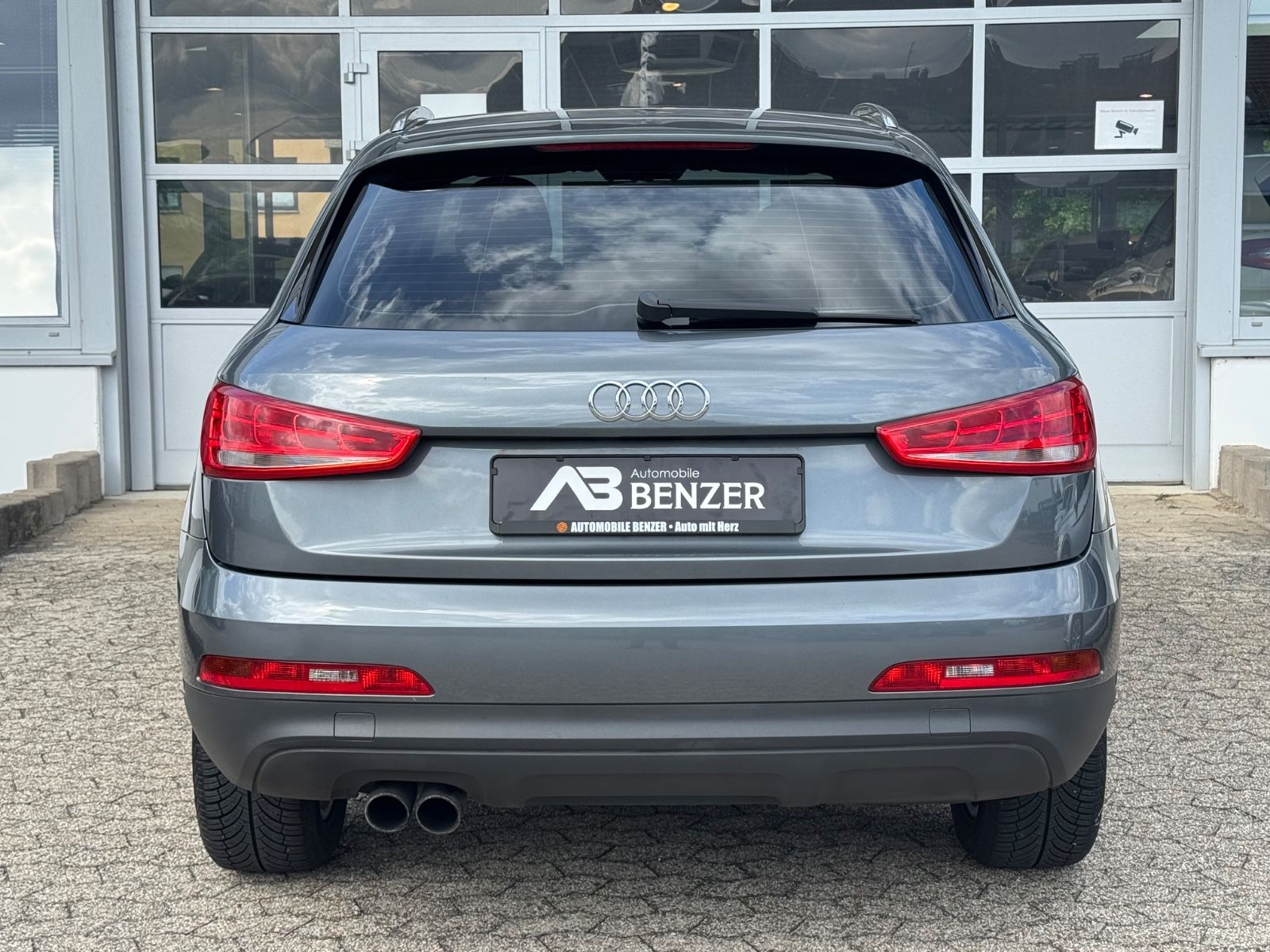 Fahrzeugabbildung Audi Q3 2.0 TDI quattro S-Tronic/SHZ/ALU/TÜV-NEU/