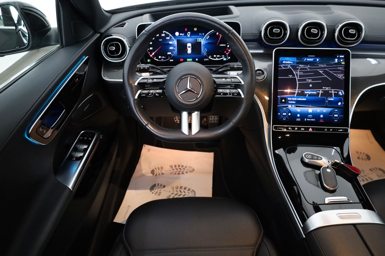 Fahrzeugabbildung Mercedes-Benz C 300e T AMG Line Leder,Navi,LED,HUD,SH,Park Pak