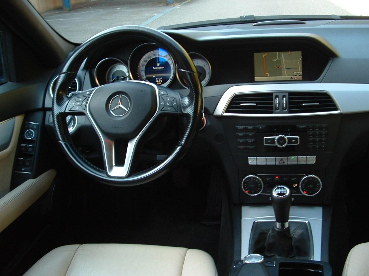 Mercedes-Benz C200 2012 — photo 10