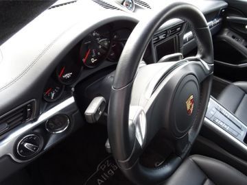 Fahrzeugabbildung Porsche 911 Carrera 4 Autom.