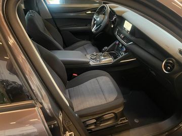 Alfa-Romeo Stelvio - 12