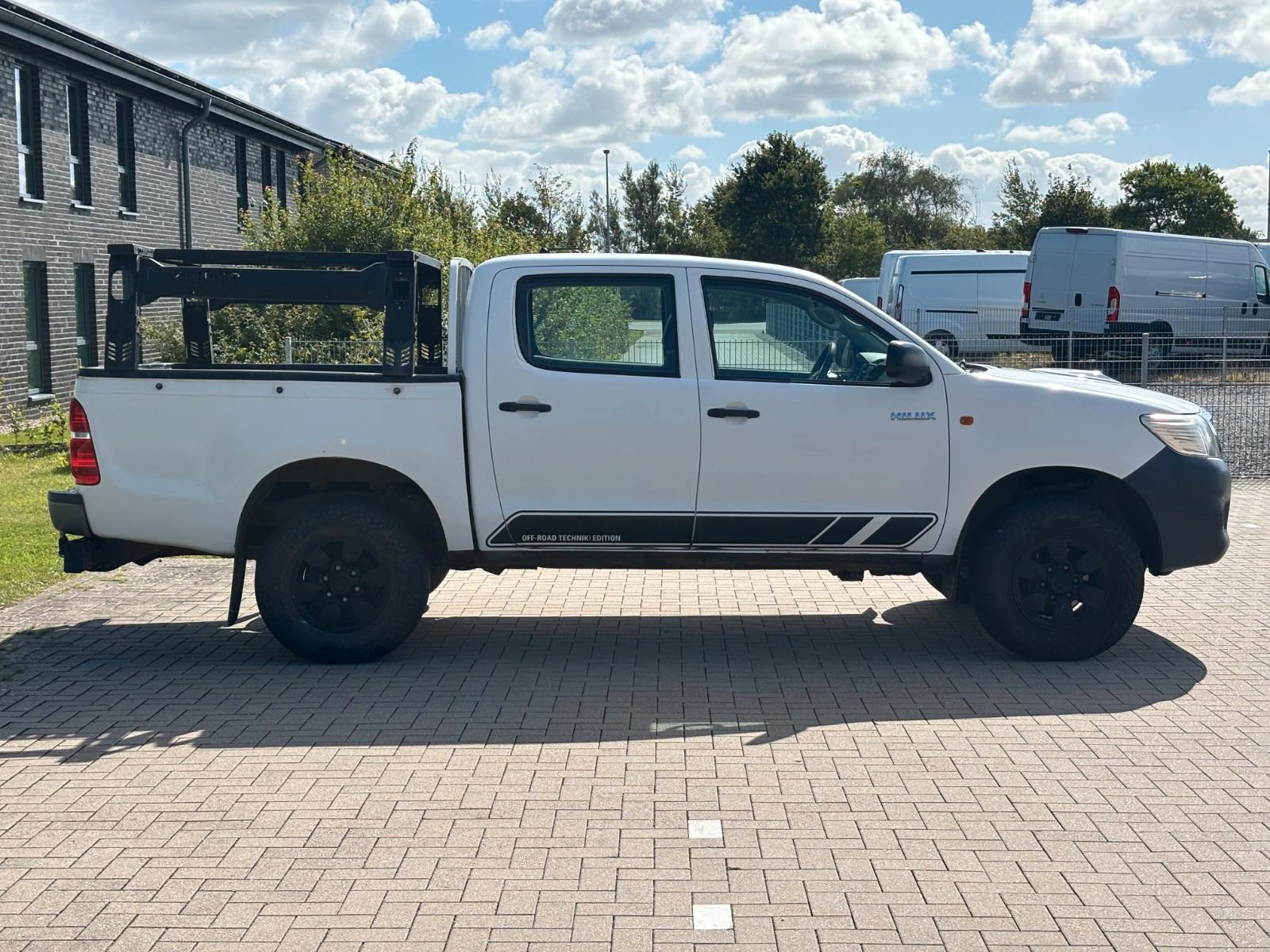 Toyota Hilux Double Cabine 2.5 144ch BVM - Carnet entretien - Attelage - Pneus toutes saisons
