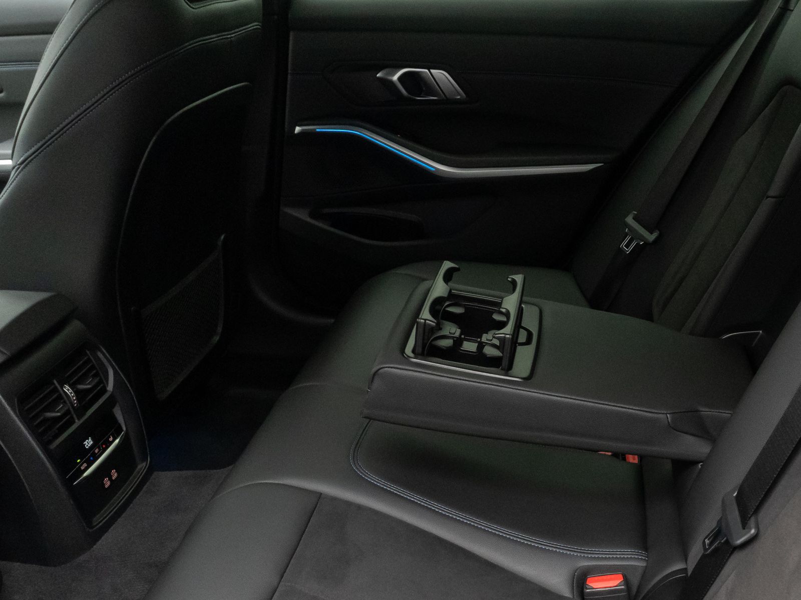 Fahrzeugabbildung BMW 330e xD M Sport DAB Laser 360°Alarm AHK HiFi 19"