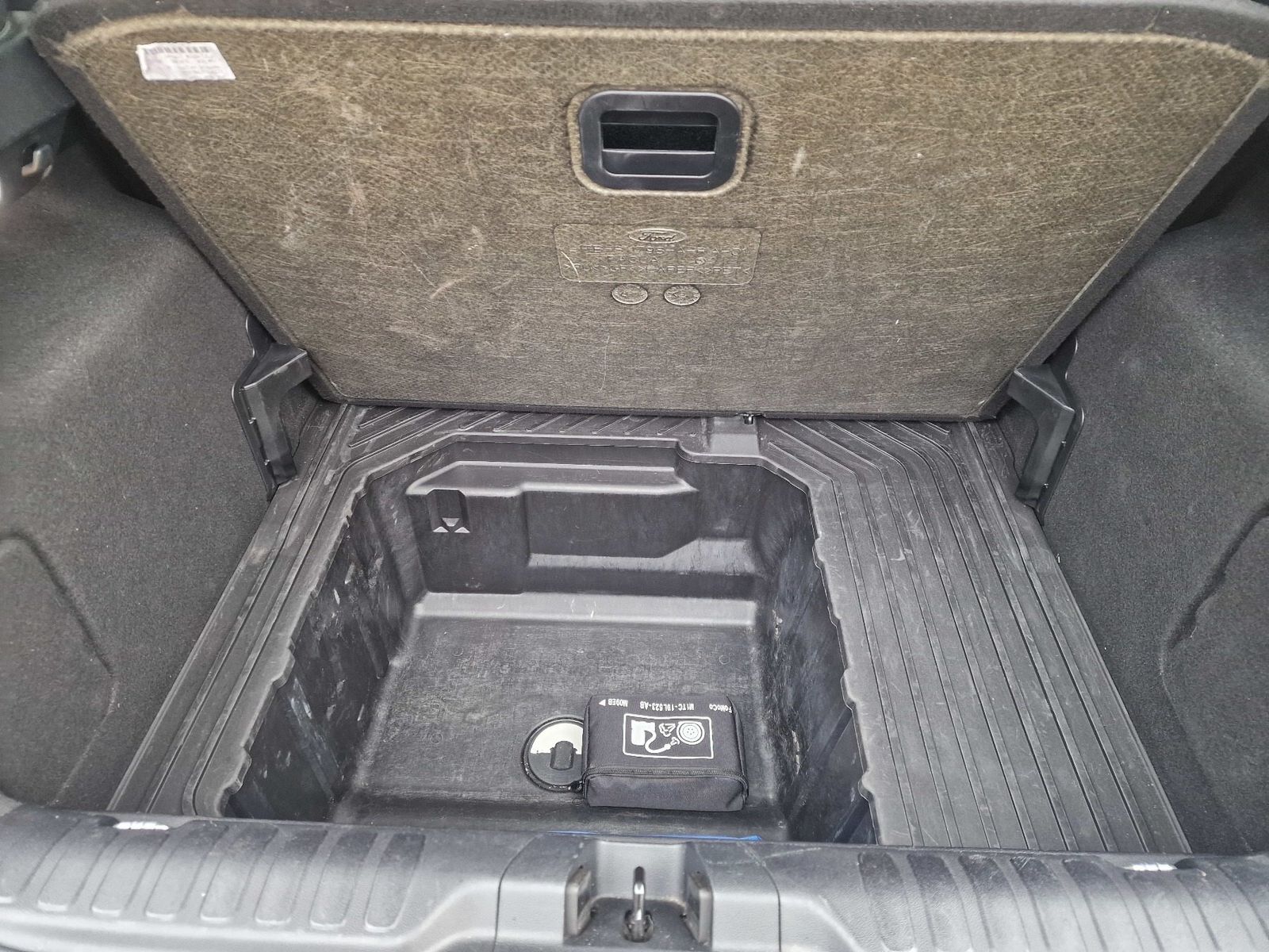Fahrzeugabbildung Ford Puma Titanium, Winterpaket, schwarze Alus,Navi,N
