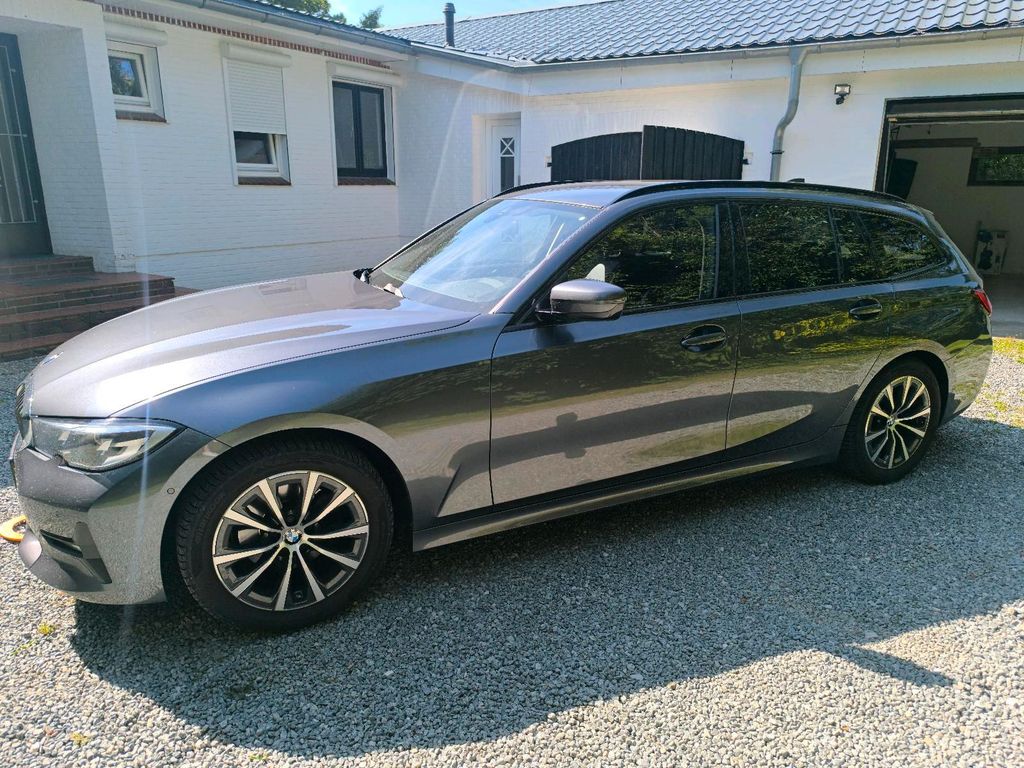 Image of BMW 320