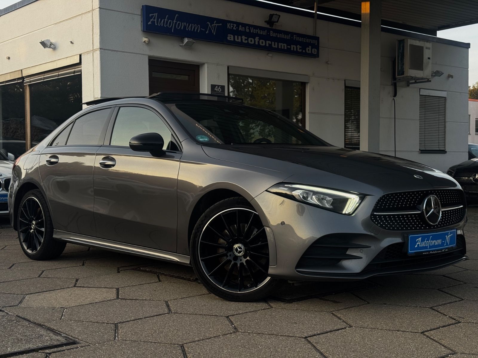 Mercedes-Benz A 250 e LIMO/AMG/PANO/KEYLESS/DISTRONIC+/LEDER