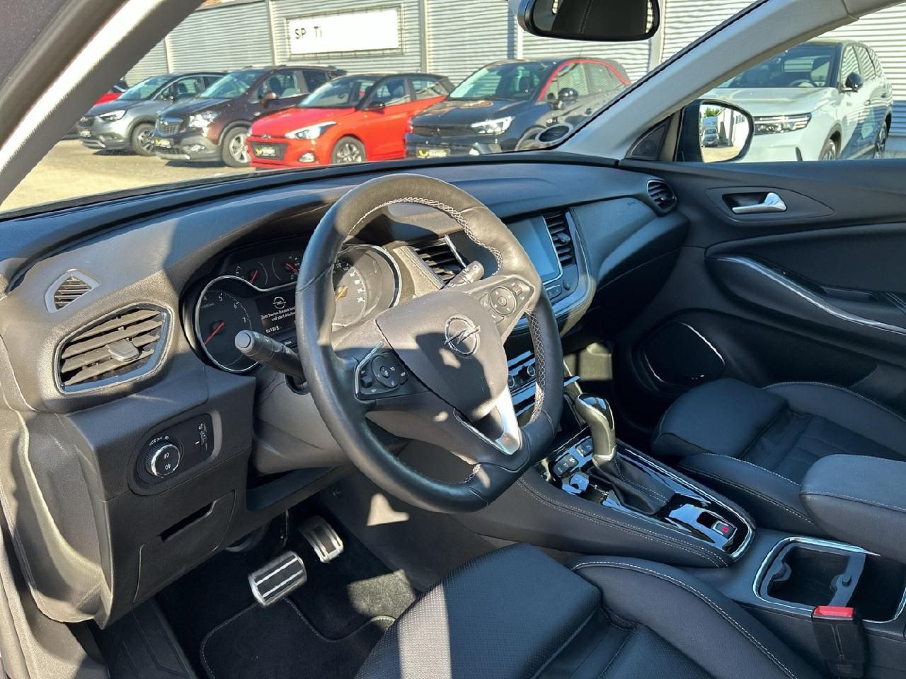 Fahrzeugabbildung Opel Grandland Ultimate 1.6 AT, AHK