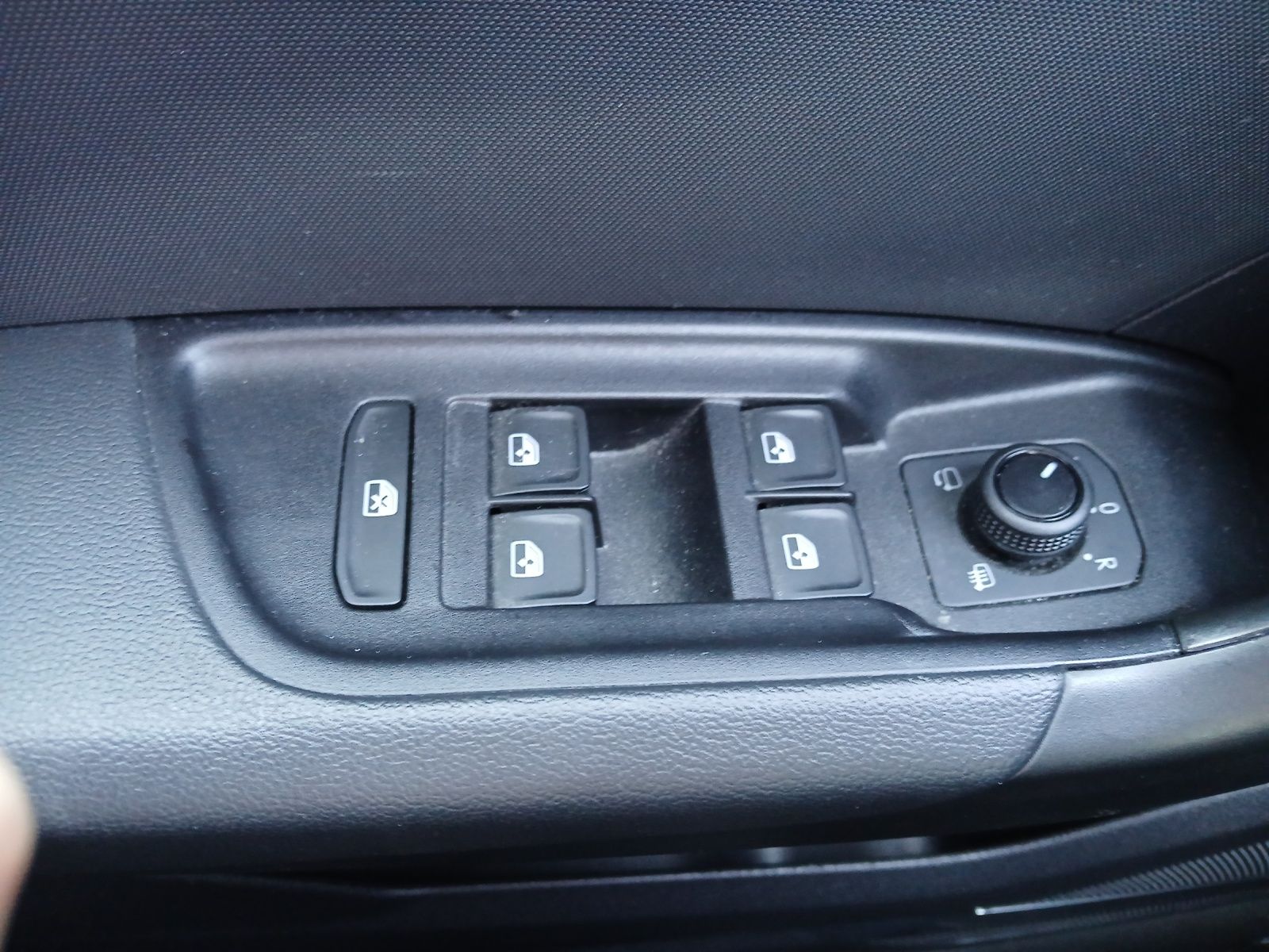 Fahrzeugabbildung Audi A1 Sportback 35 TFSI S-line S-tronic STH LED Nav