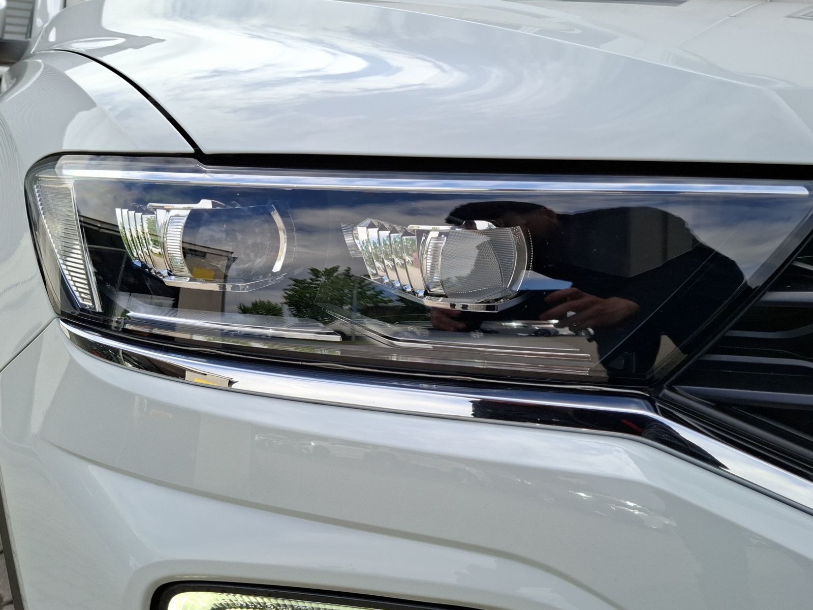 Fahrzeugabbildung Volkswagen T-Roc TSI Style LED AHK Navi ACC RFK SH LM