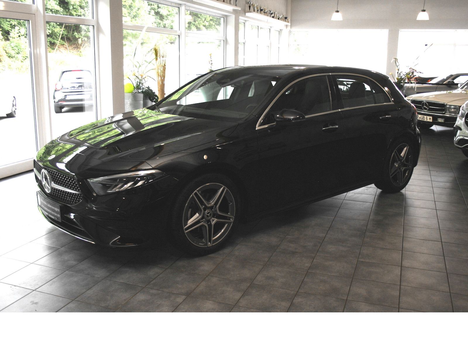 Fahrzeugabbildung Mercedes-Benz A 180 AMG Advanced Plus *MBUX*Ambiente.*Winterpa