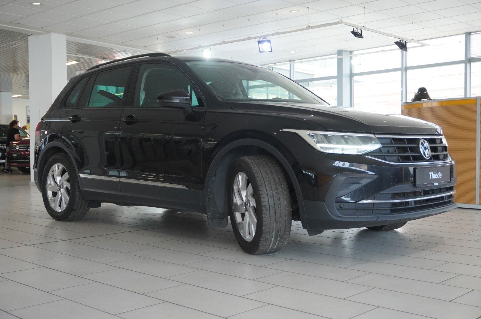 Fahrzeugabbildung Volkswagen Tiguan 1.5 TSI LIFE DSG NAVI/LED/ACC/SHZ/PDC/DAB