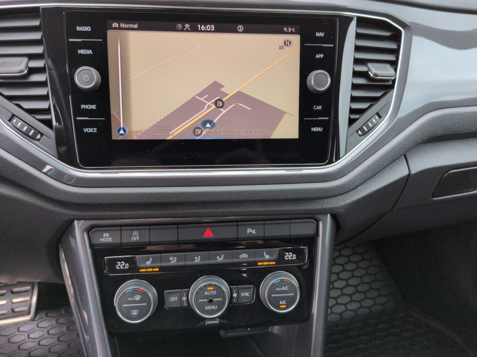 T-Roc 1.5 TSI DSG Sport R-Line LED+NAV+SHZ+