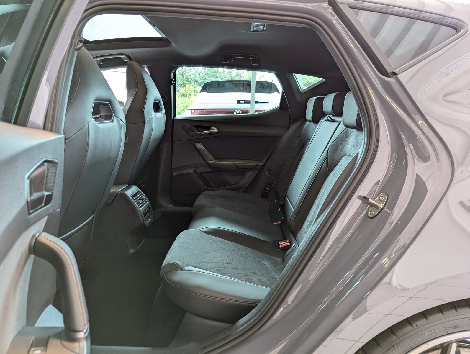 CUPRA Leon 2.0TSI VZ Matrix Pano Sennheiser Kamera 19" - Image 13