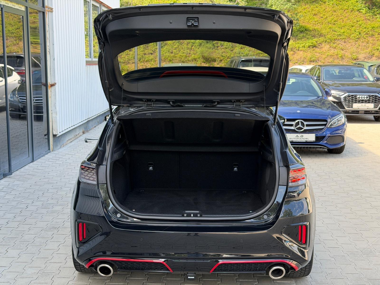 Kia Ceed GT/Automatik/LED/JBL/AHK/Alcantara/47700km