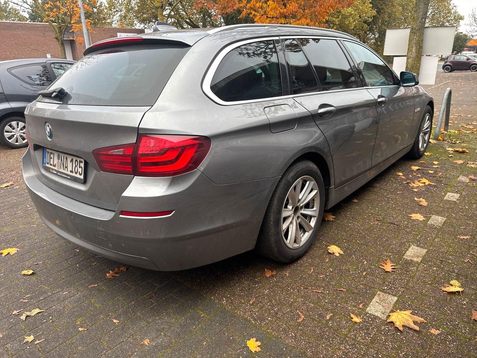 BMW 520 2011 — interior