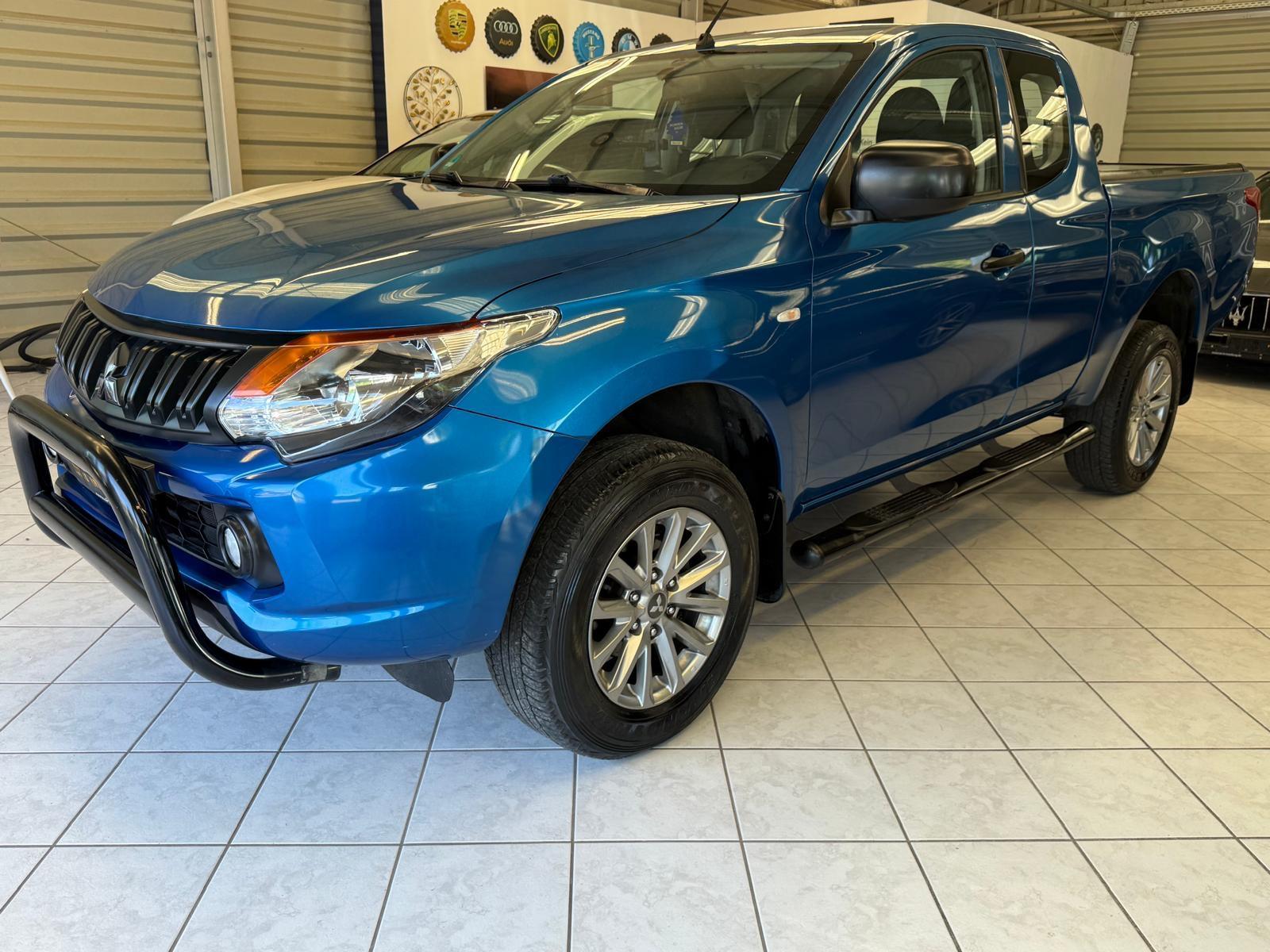 Mitsubishi L200 Basis Club Cab 4WD 1Hand AHK 3,5t LKW-Zul