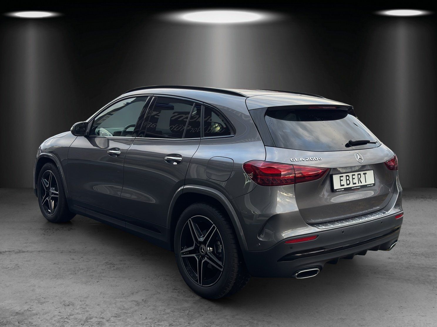 Fahrzeugabbildung Mercedes-Benz GLA 200 d MOPF AMG Premium DISTRO Pano LED KeyGo