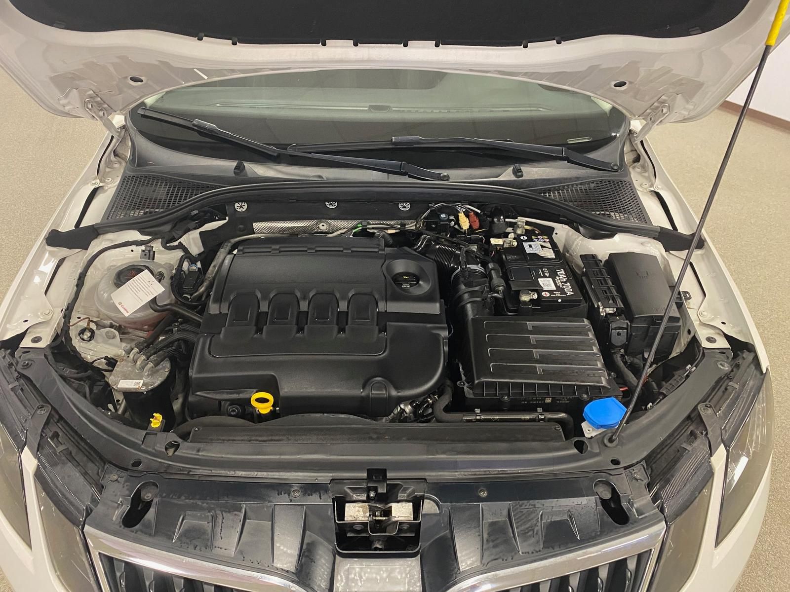 Fahrzeugabbildung SKODA Octavia 2.0 TDI Tour APP+ALLWETTER+NAVI+SITZHEIZ