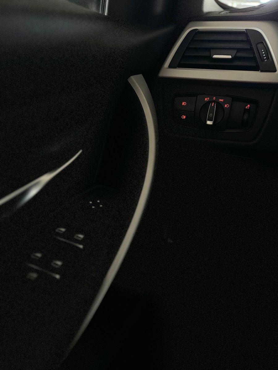 Fahrzeugabbildung BMW 318d Advantage PDC Navigation LED USB