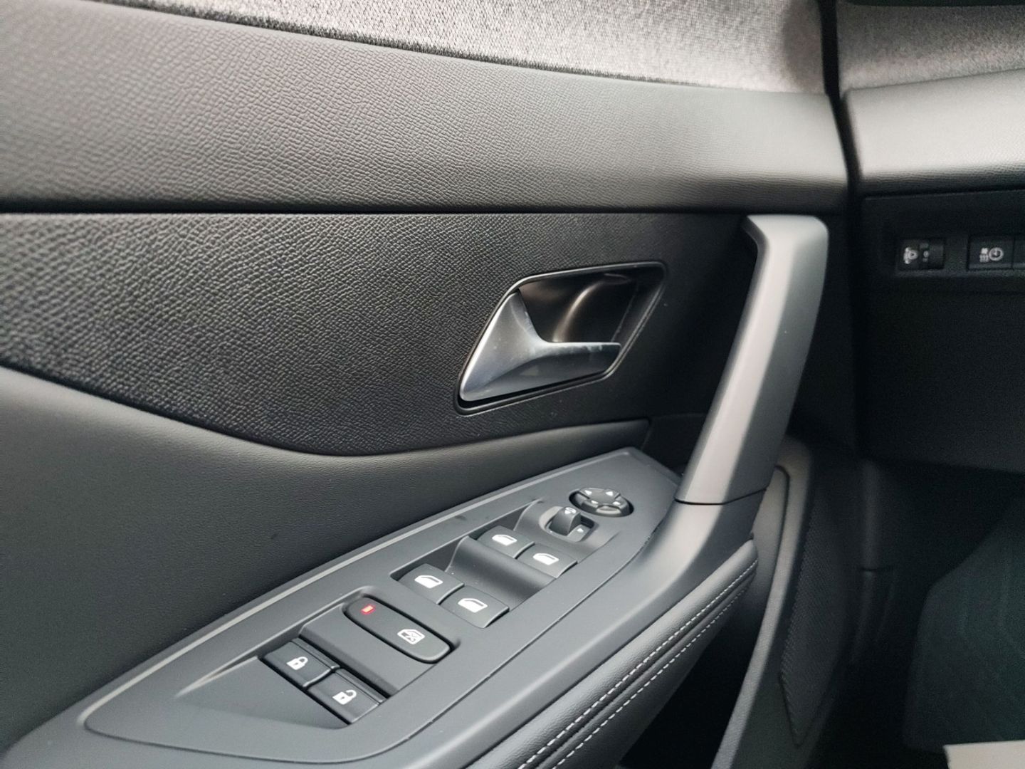 Peugeot 408 - Bild 13