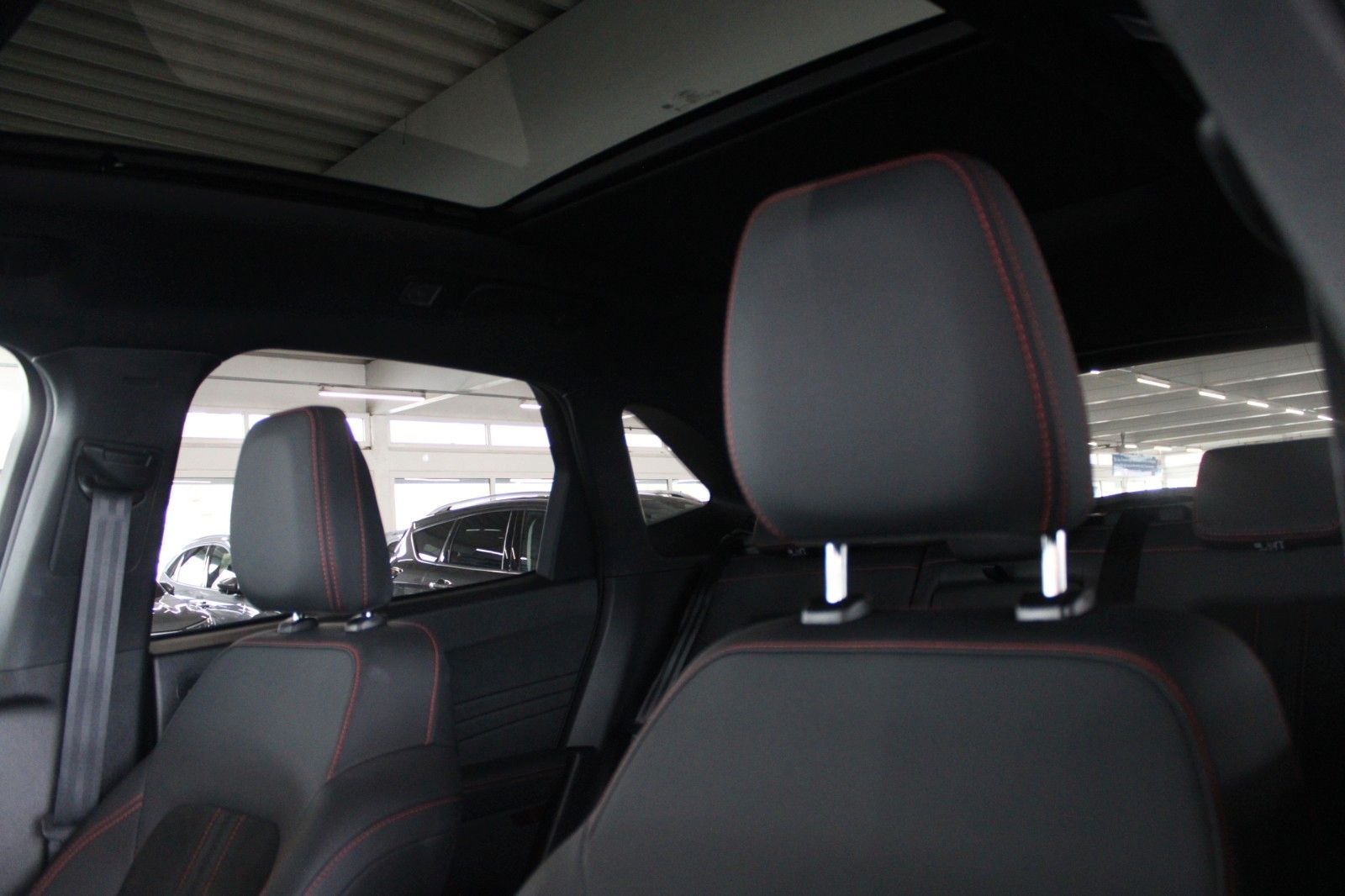 Fahrzeugabbildung Ford Kuga ST-Line X Automatik Panodach AHK Matrix LED