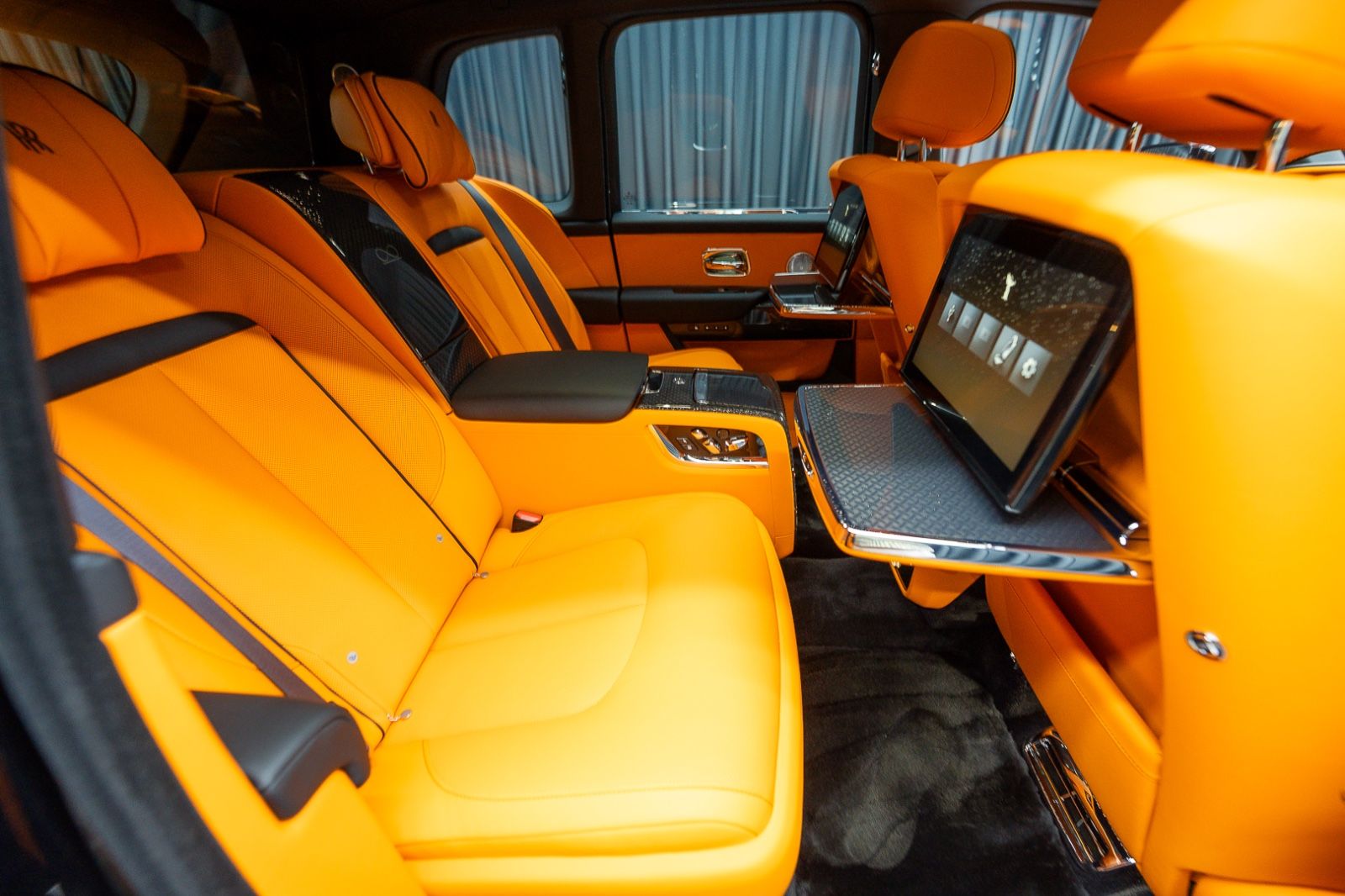 Fahrzeugabbildung Rolls-Royce Cullinan Black Badge 4Seats Starlight 2025 FULL