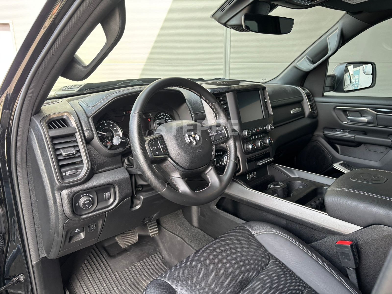 Dodge RAM 1500 REBEL 5,7V8 NIGHT ACC, Luftfed,AHK,360°
