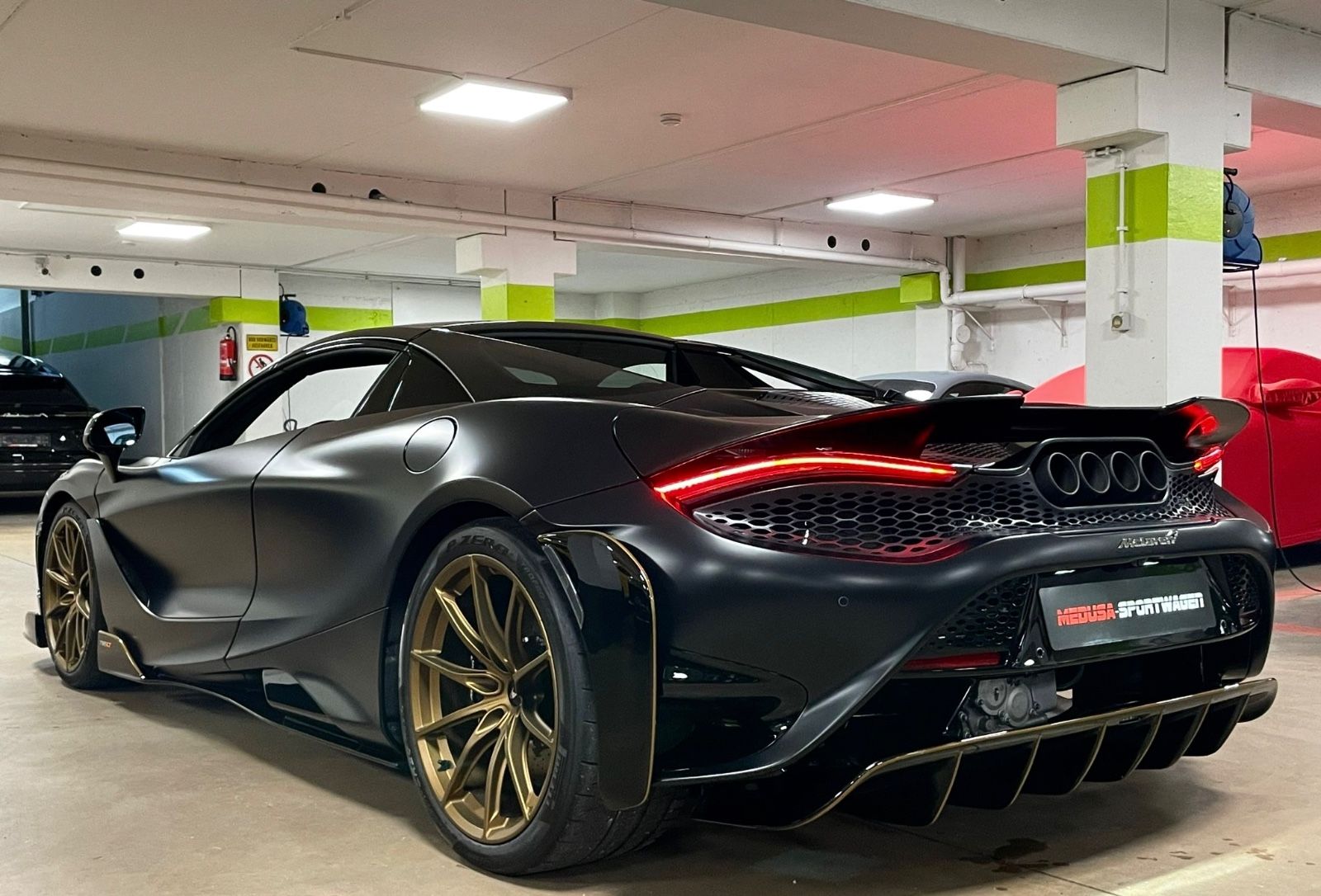 Fahrzeugabbildung McLaren 765LT SPIDER MSO LIFT B&W ALCANTARA RACING SEATS