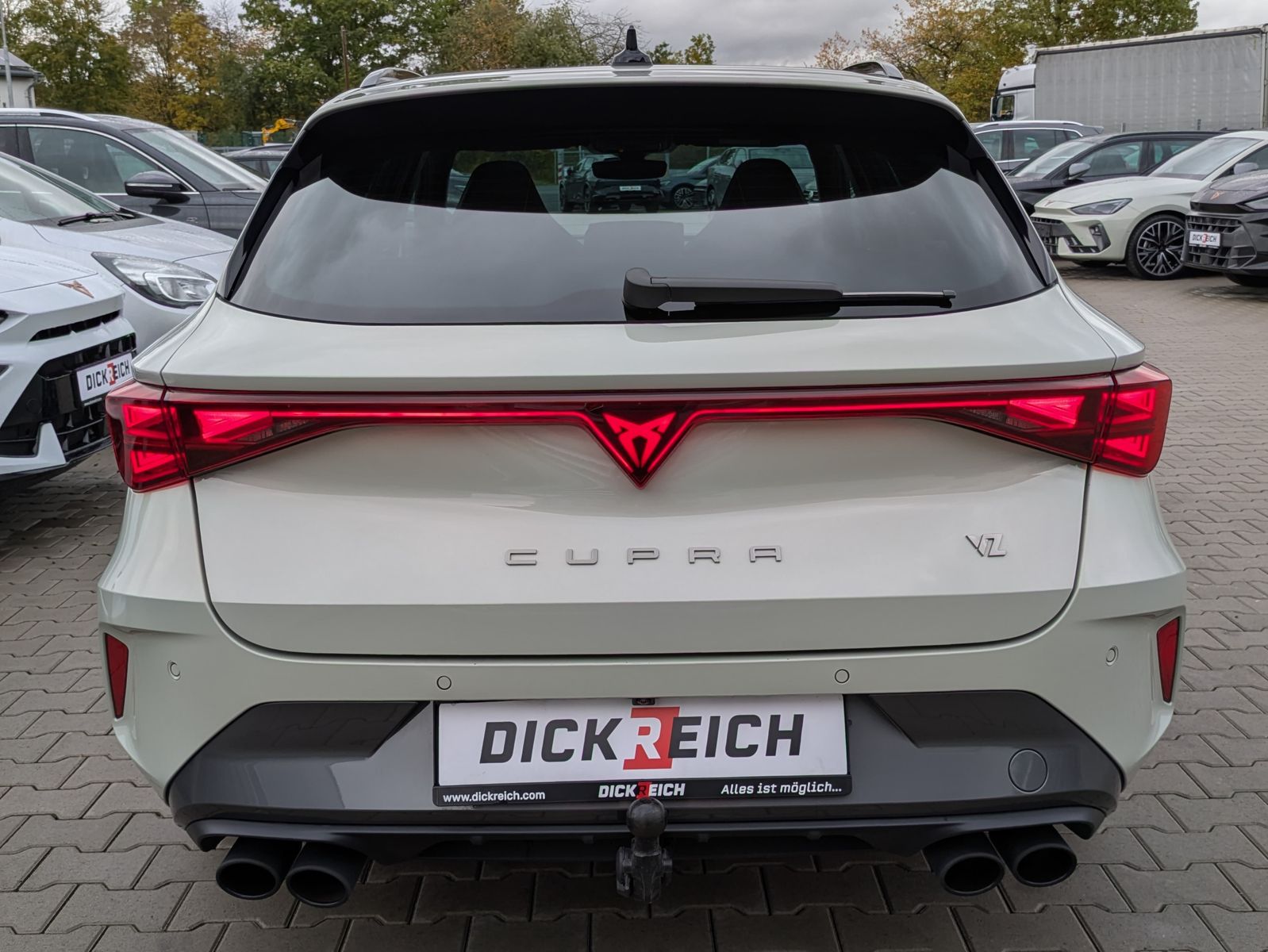Fahrzeugabbildung CUPRA Leon 2.0 TSI VZ 4x4 PANO*MATRIX*AHK*SENNH.*DINAM