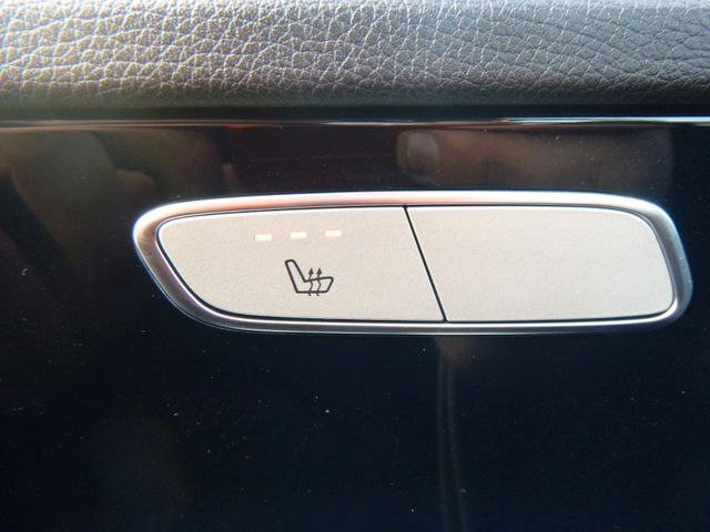 Fahrzeugabbildung Mercedes-Benz C 180 CGI Lim >AUT/NAV/LED/SHZ/PDC/KAM/Distronic