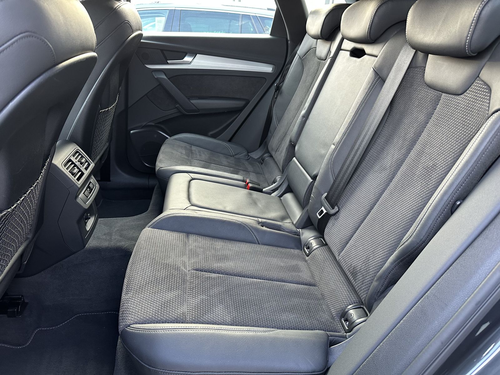 Fahrzeugabbildung Audi Q5 50 TFSI e Qu S-Line Black NAV+LED+20ZO+HEADUP