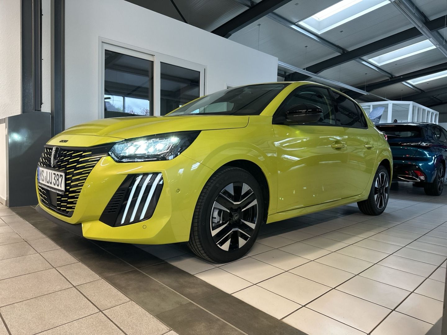 Fahrzeugabbildung Peugeot 208 Allure 1.2 PureTech 100 Navi 360 Kamera