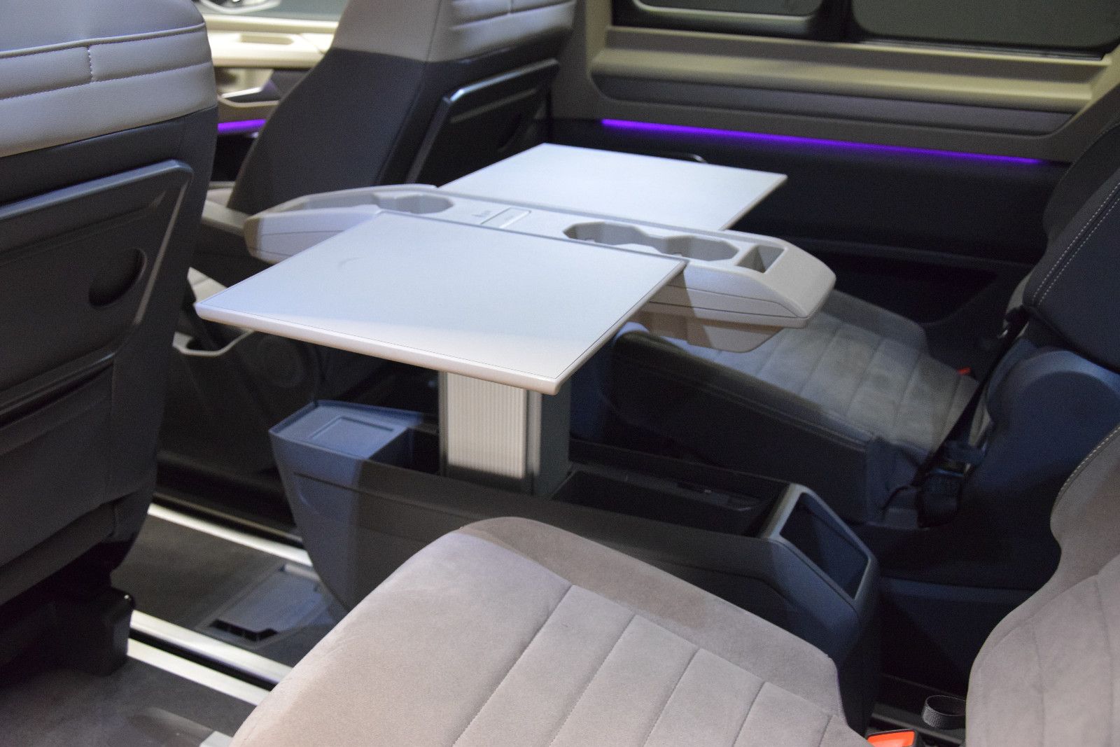 Fahrzeugabbildung Volkswagen T7 Multivan Pano ACC AHK DCC HK HuD 3-Zonen