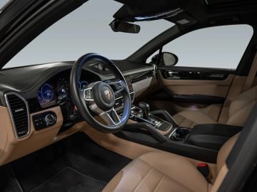 Porsche Cayenne - 4