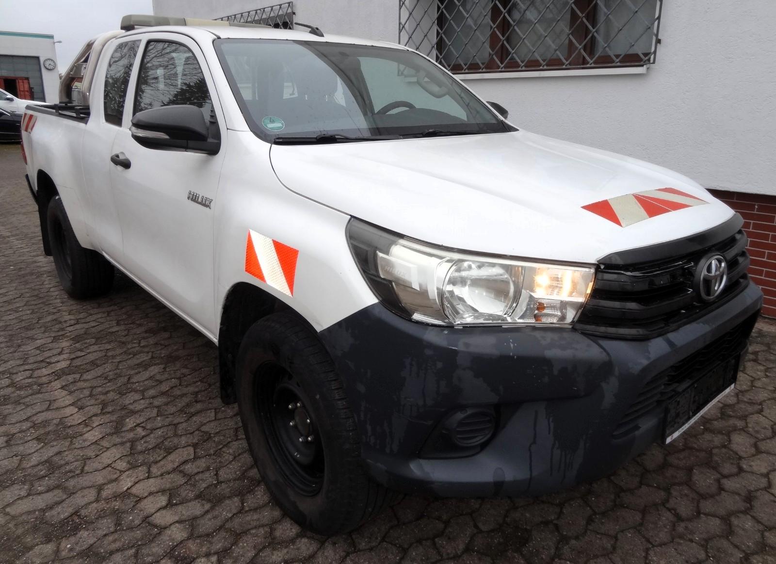 Toyota Hilux Extra Cab Duty 4x4 AC AHK