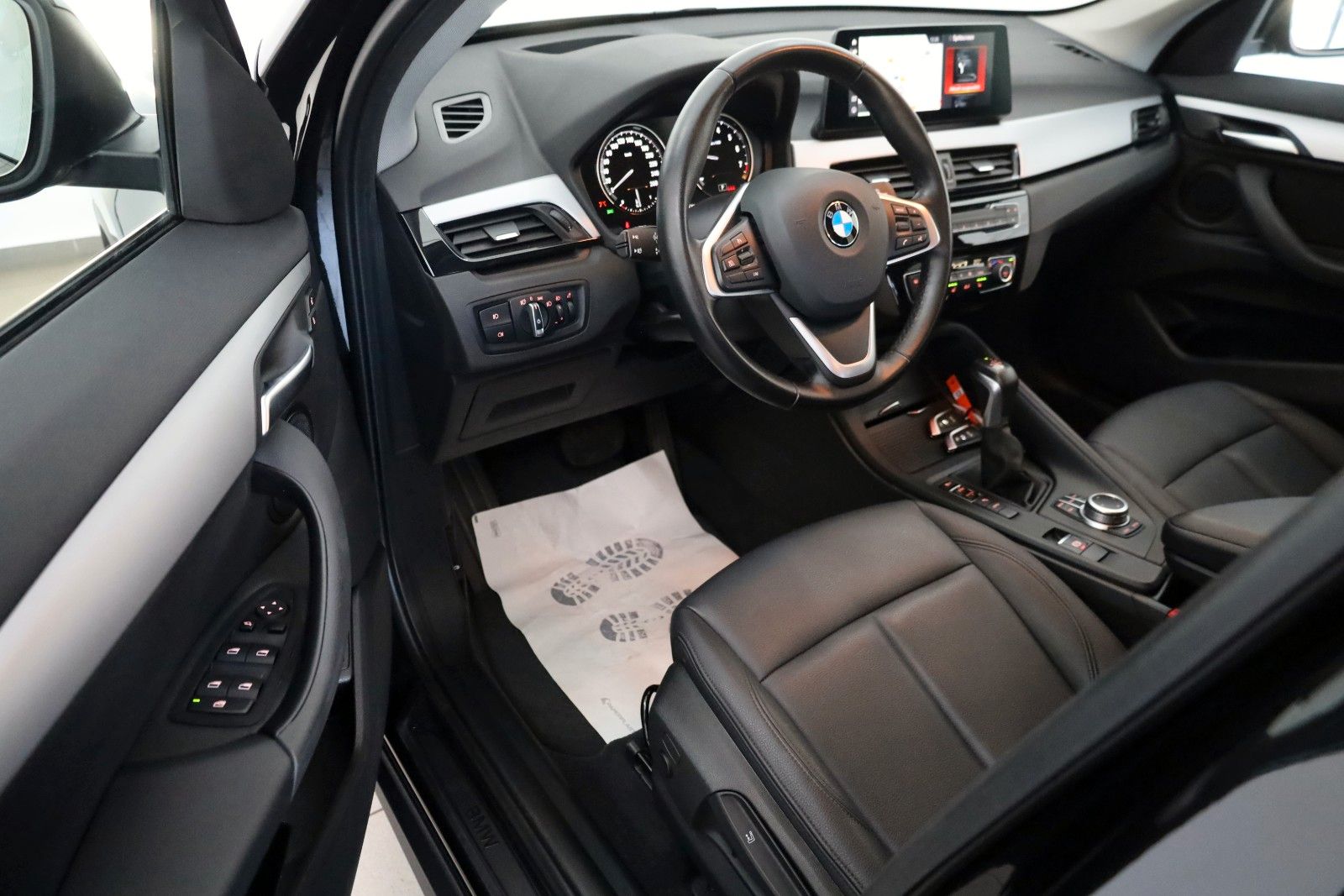 Fahrzeugabbildung BMW X1 xDrive 25e Advantage Leder,Navi,LED,Kamera,SH