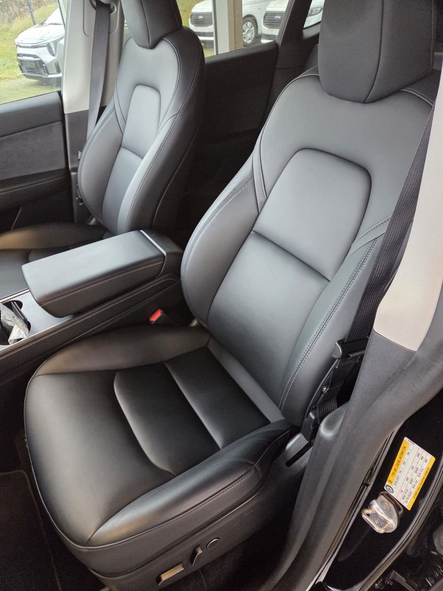 Fahrzeugabbildung Tesla Model Y Basis RWD