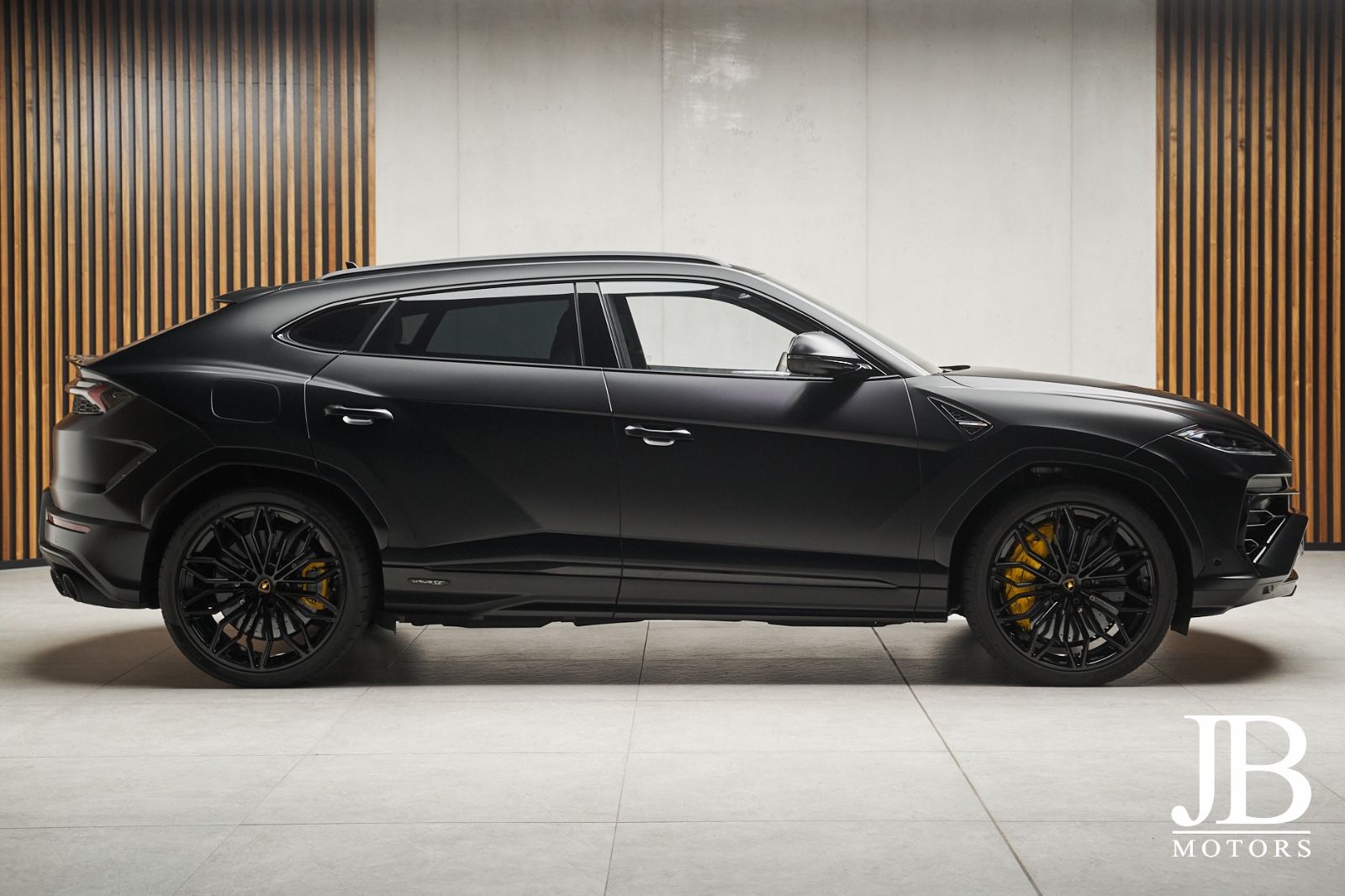 Fahrzeugabbildung Lamborghini Urus SE Panorama 3D B&O Carbon 23 Zoll