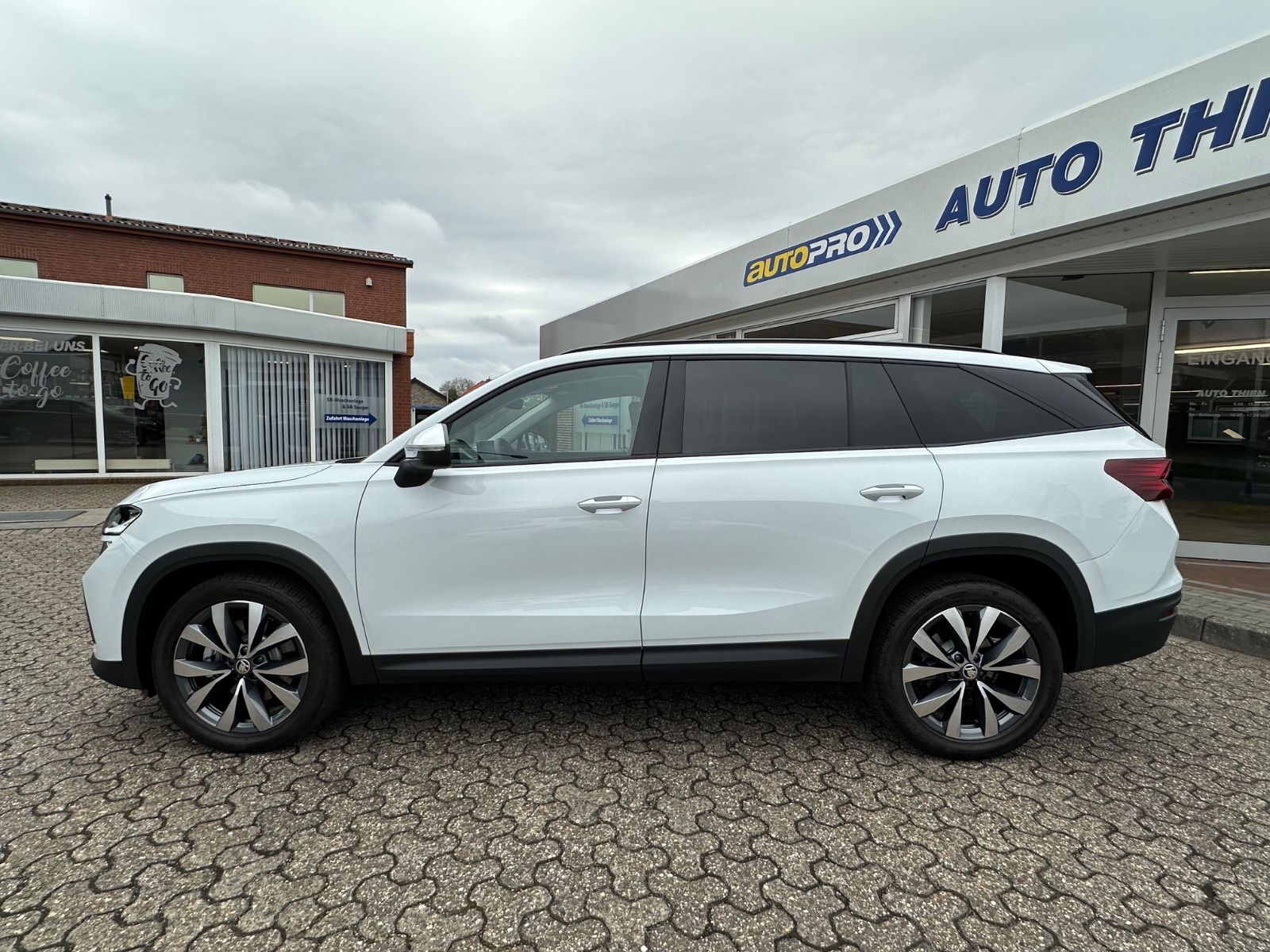 Fahrzeugabbildung SKODA Kodiaq 1.5 TSI Selection DSG Navi/ACC/Matrix/19"