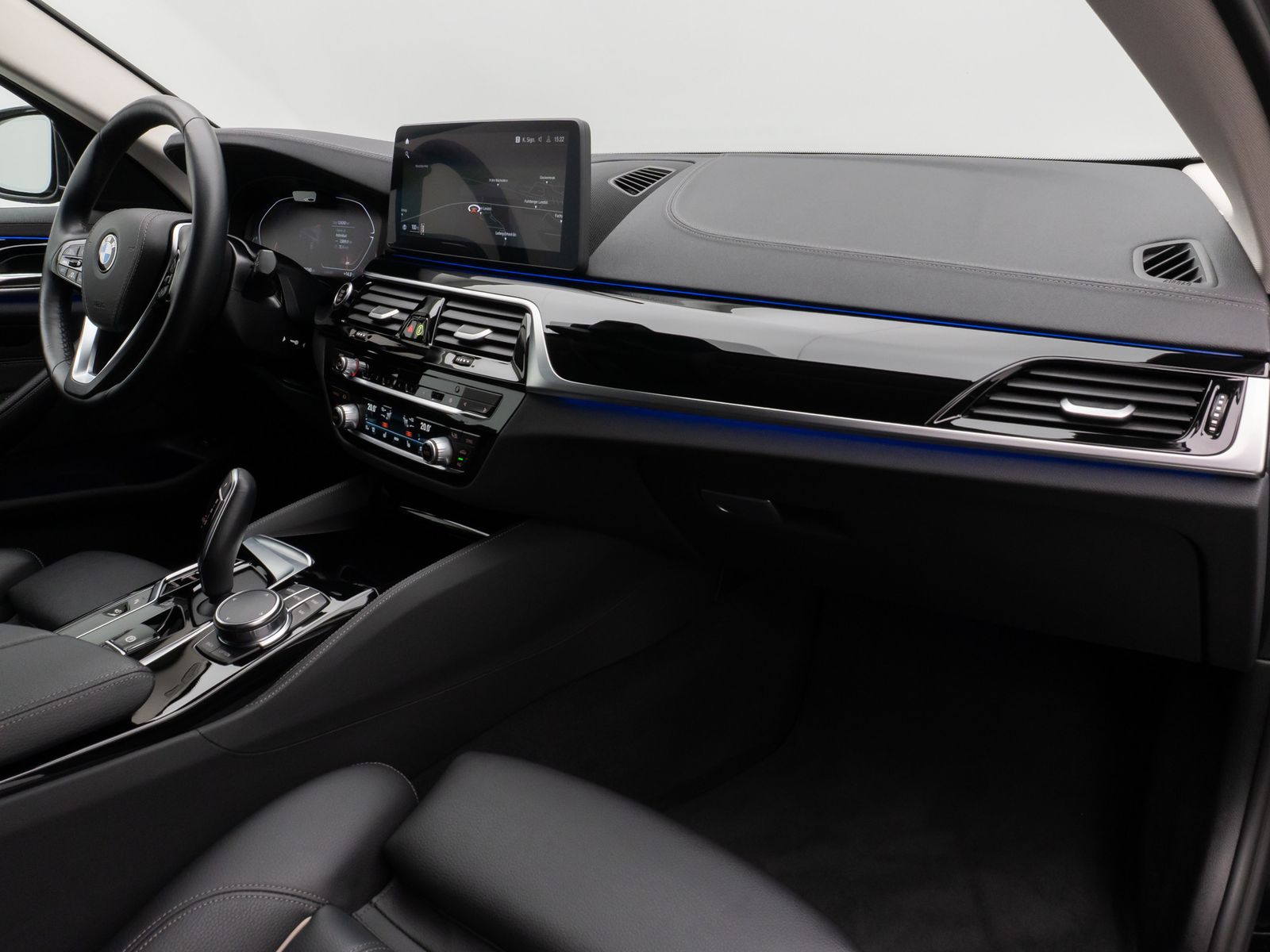 Fahrzeugabbildung BMW 520d xD Luxury Line 360°Laser HUD DAB AHK Sport
