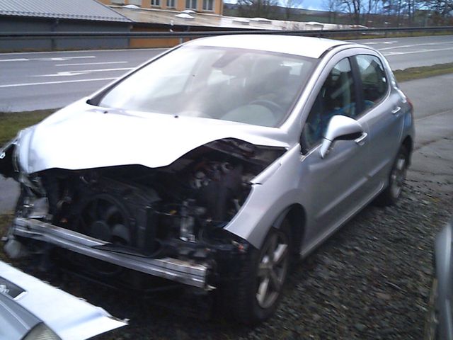 Peugeot 308 1.6L Diesel Unfaller Tüv 03.2026