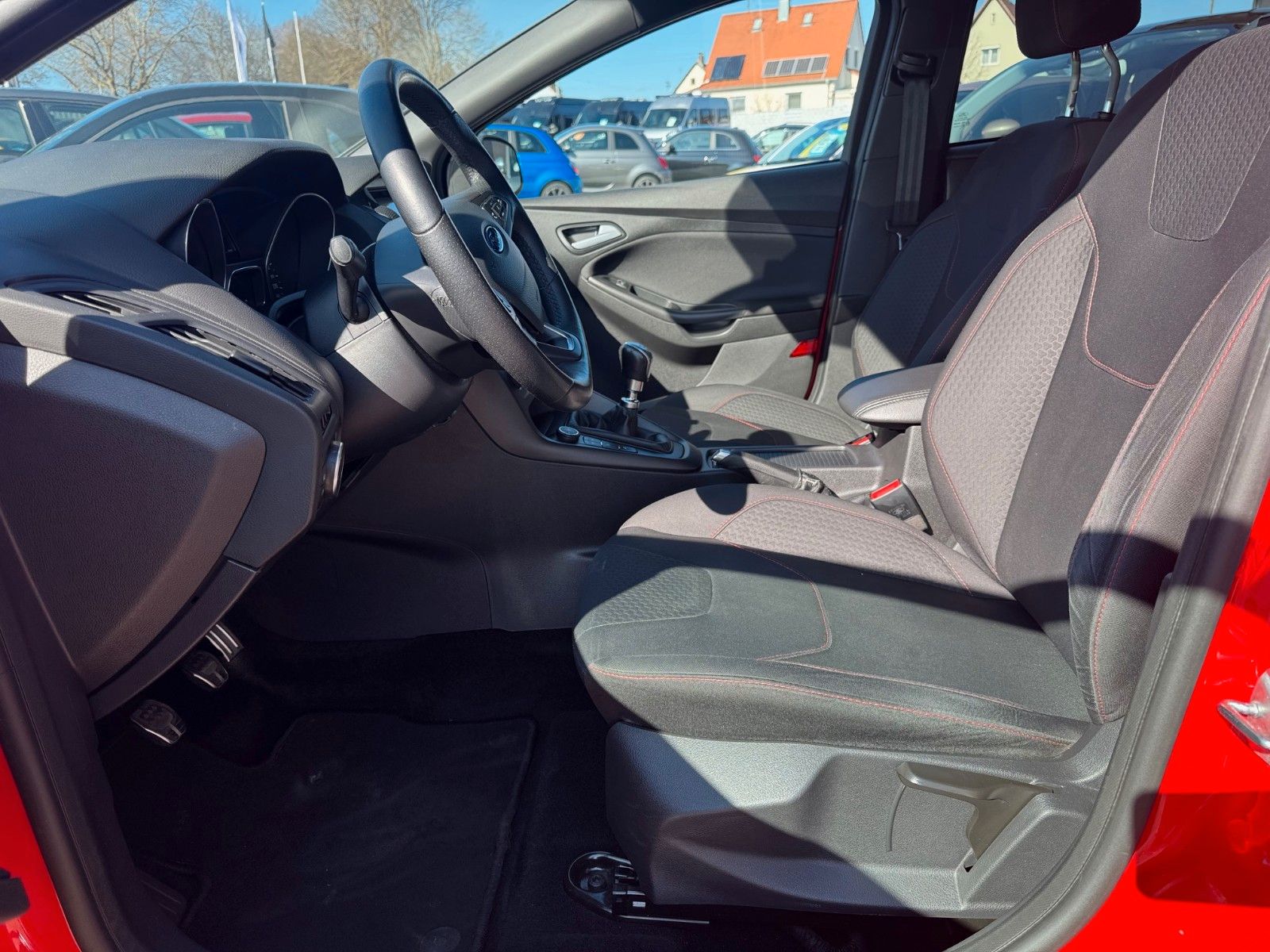 Fahrzeugabbildung Ford Focus Lim. ST-Line Kamera Tempomat Sitzheizung