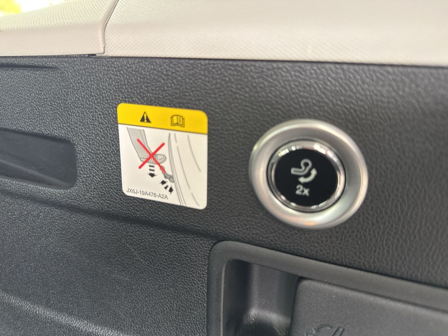 Fahrzeugabbildung Ford Focus Turnier Cool & Connect Winterpaket AHK sch