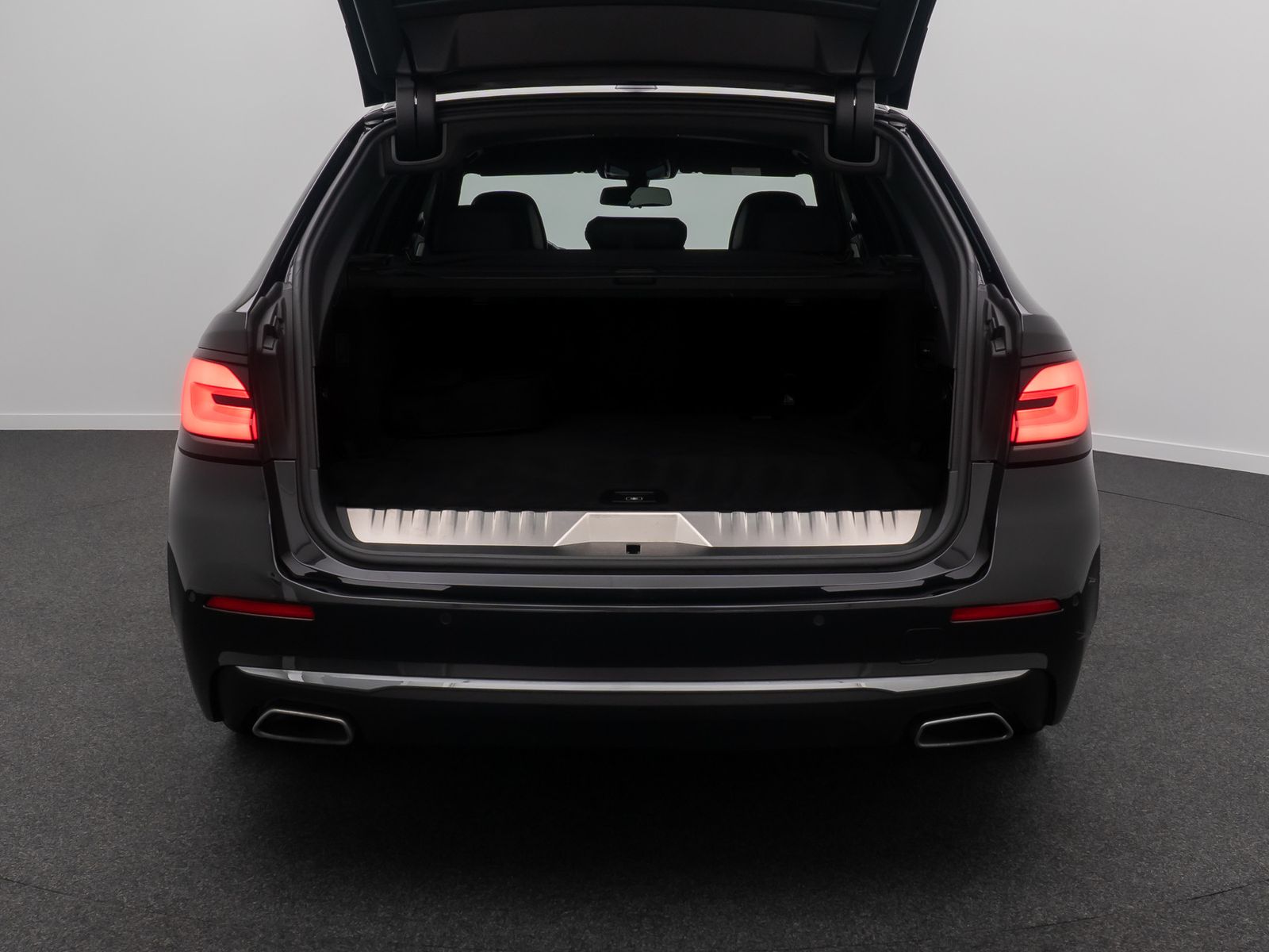 Fahrzeugabbildung BMW 530e Luxury Line HUD H/K DAB Laser Belüftung