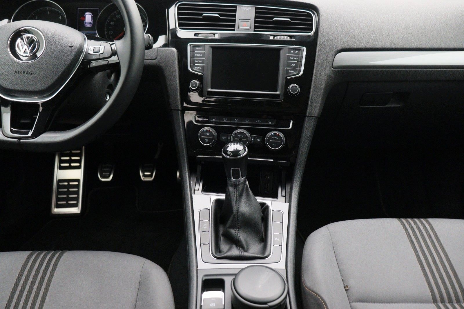 Fahrzeugabbildung Volkswagen Golf VII Variant 1.6 Allstar BMT