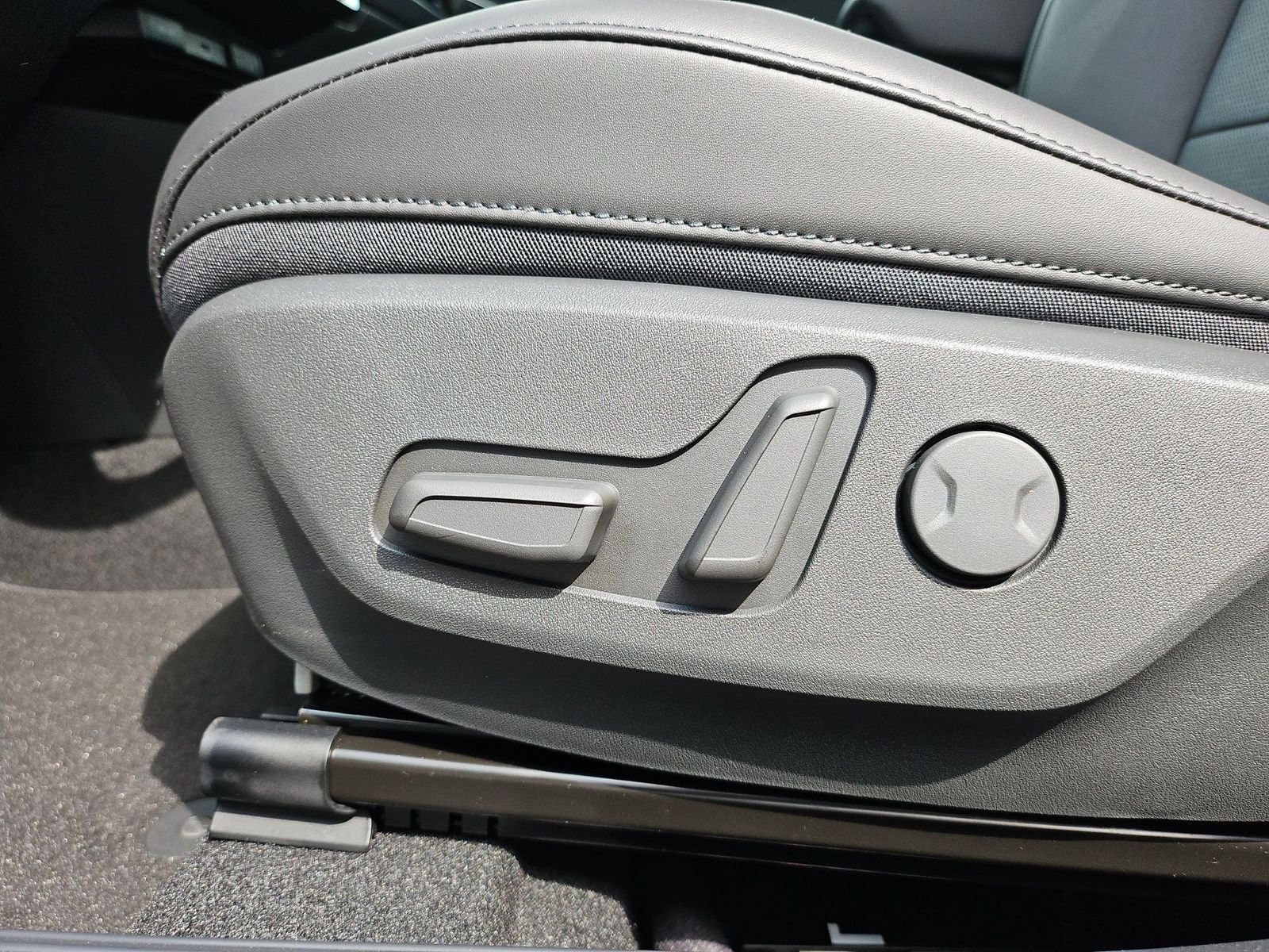 Fahrzeugabbildung Kia NIRO 1.6 HEV 129 DCT SPI TEC REX