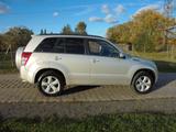 Suzuki Grand Vitara 2.4 Comfort 4x4 KLIMA NAVI XENON AH - Suzuki Grand Vitara mit Benzin-Antrieb