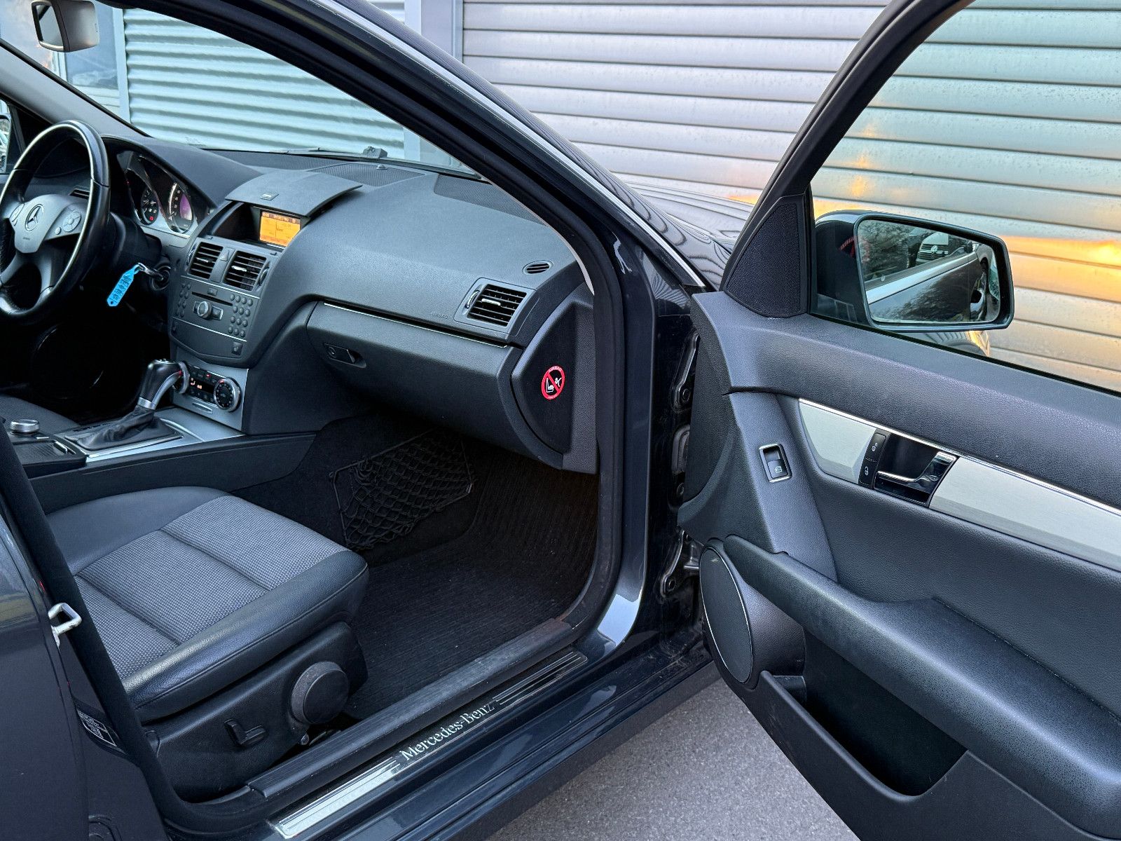 Fahrzeugabbildung Mercedes-Benz C 200 T CGI BlueEff Avantgarde Aut AHK GRA SHZ