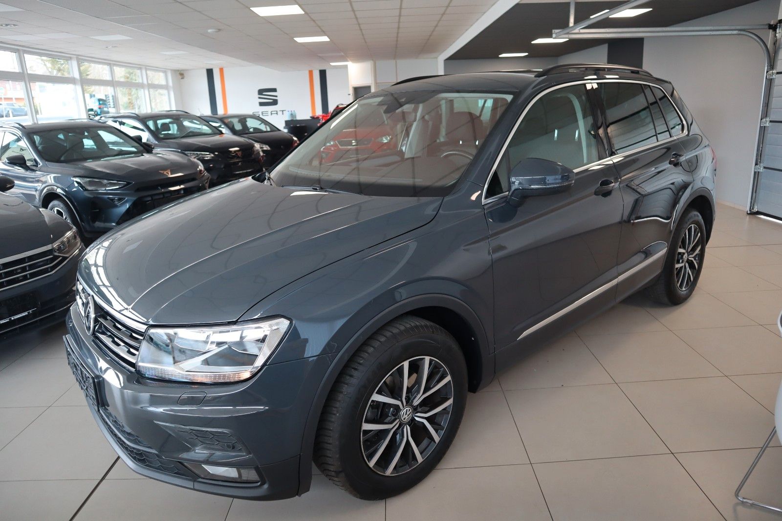 Volkswagen Tiguan R-Line PDC FULL LINK NAVI DSG foto 1